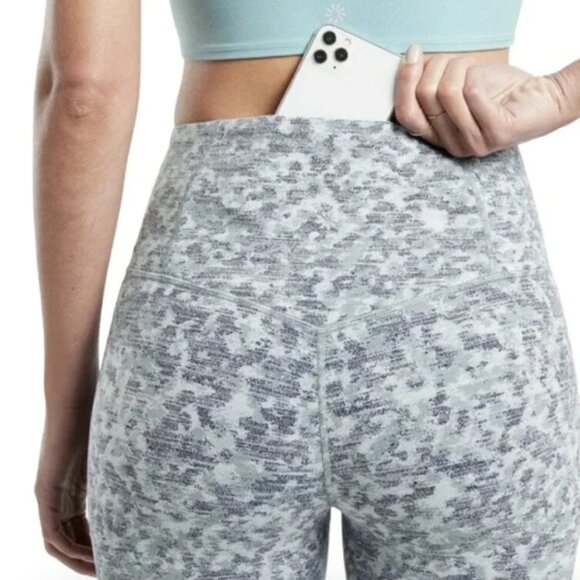 Athleta Elation Textured 7/8 Tight Leggings Meadow, Snowfall Blue (M) - Picture 4 of 6